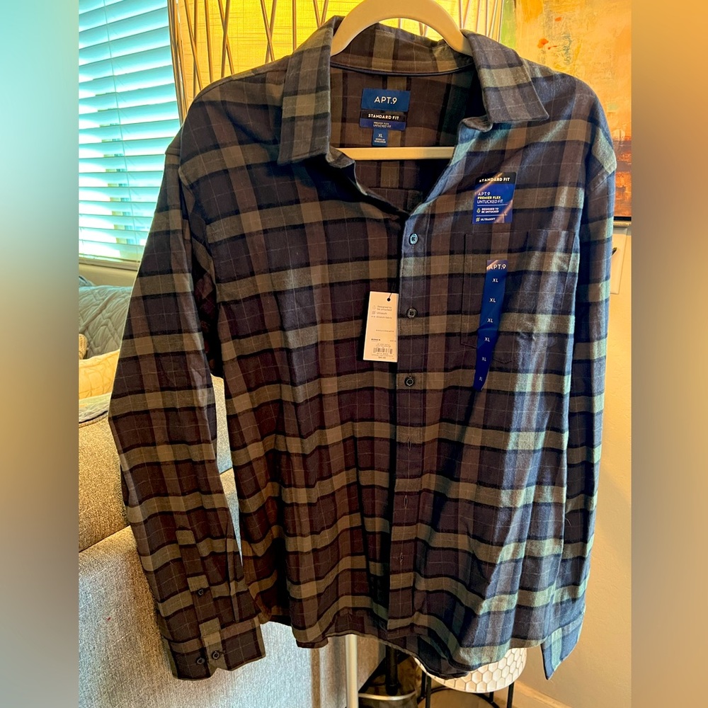 NWT Men’s Apt 9 Button Down Shirt XL